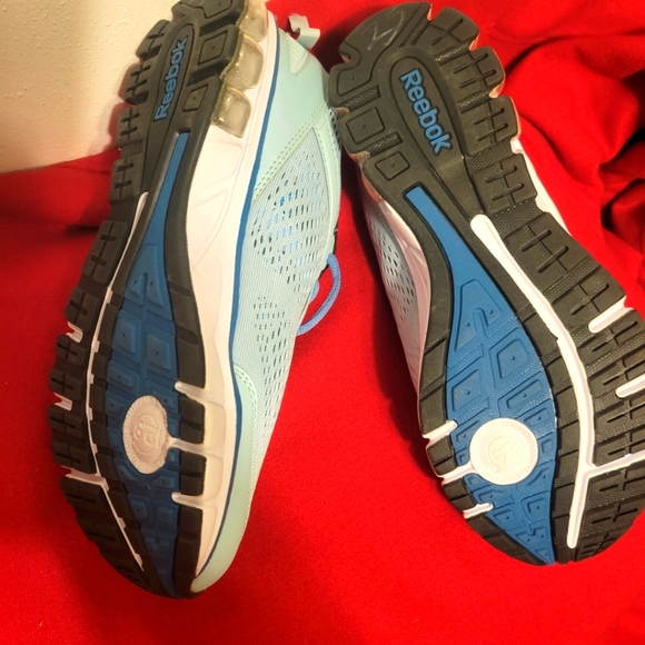 Reebok - Picture 3 of 4